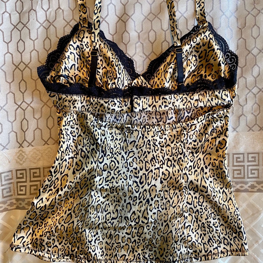 Beautiful tank top from Guess. - Picture 2 of 5
